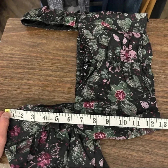 💕Zara dark  floral decor sleeve crop size small NWOT - Picture 9 of 11
